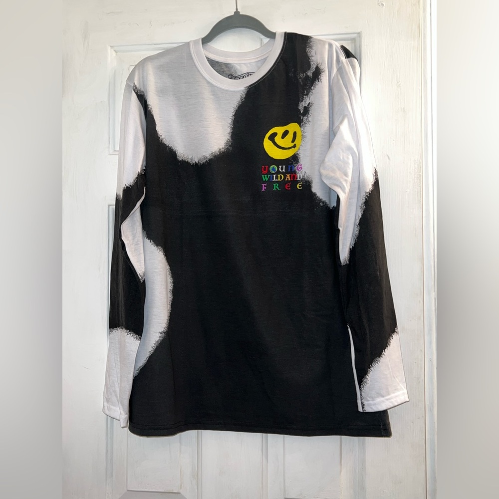 Size large black and white long sleeve young wild and free smiley face